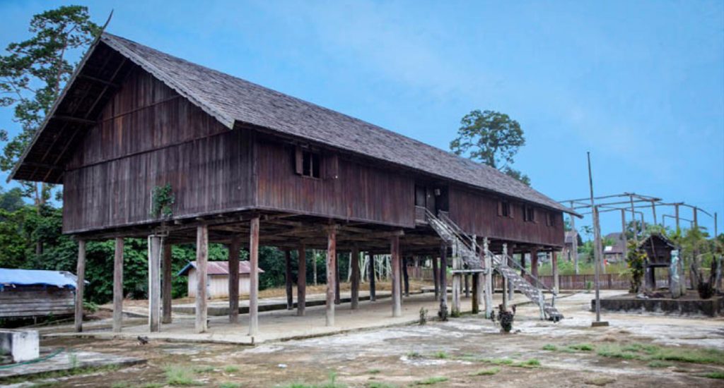 Rumah Betang Suku Adat Dayak