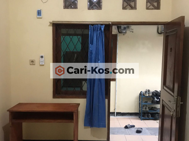 THE RETRO RESIDENCE KOST PUTRA AC