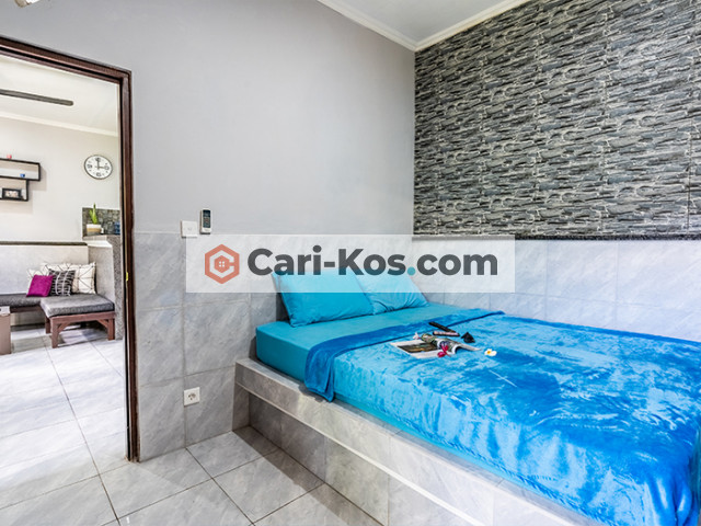 kos tipe apartmen Ruang tamu, dapur privat lengkap, 1 kamar tidur, 1 kamar mandi Smart Tv Wifi dll