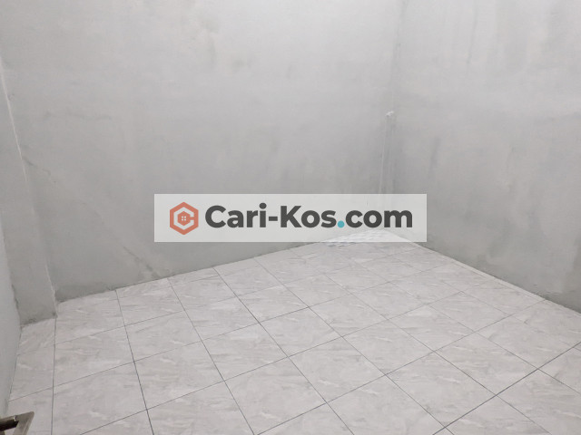 Kos Bu Yam 1 ruang tamu luas, 3 kamar, 2 toilet